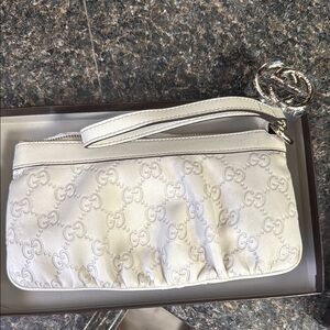Gucci Guccissima Leather Off White Wristlet Bag